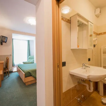 意大利酒店 卡斯特罗迪费耶美