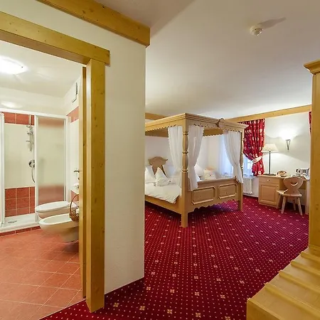 Italia Otel 3*